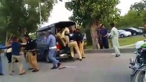 RAW FOOTAGE! Lahore Police & Wardens Brutally Beating Imran Khan's Newphews in Lahore! Height of gullucracy!!
