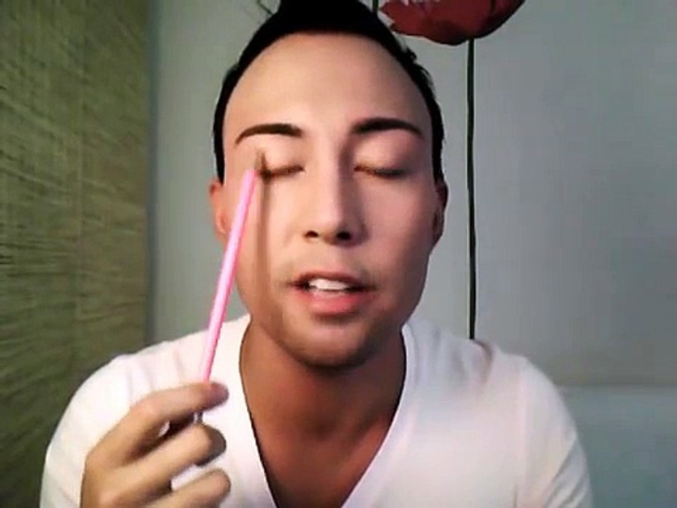 Como depilar bien las cejas y darles forma