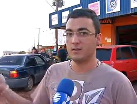 Jornal local: buracos lago azul