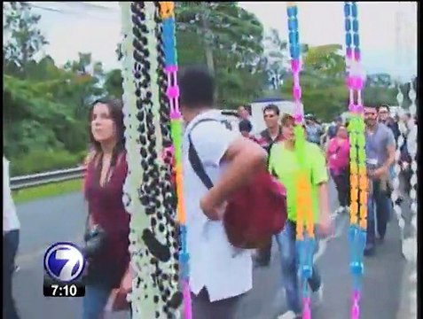 Laura Chichilla visita a la Virgen de Los Ángeles en medio del cariño y el reproche de los romeros