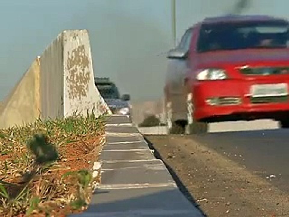 Jornal local: problemas viaduto QNL