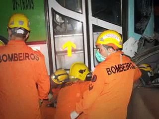 Jornal local: lago poluído