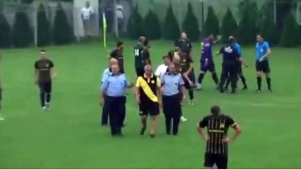 Roumanie : Un coach frappe un arbitre!