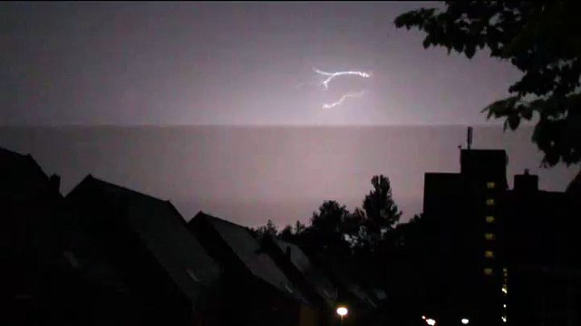 Onweer boven Groningen - RTV Noord