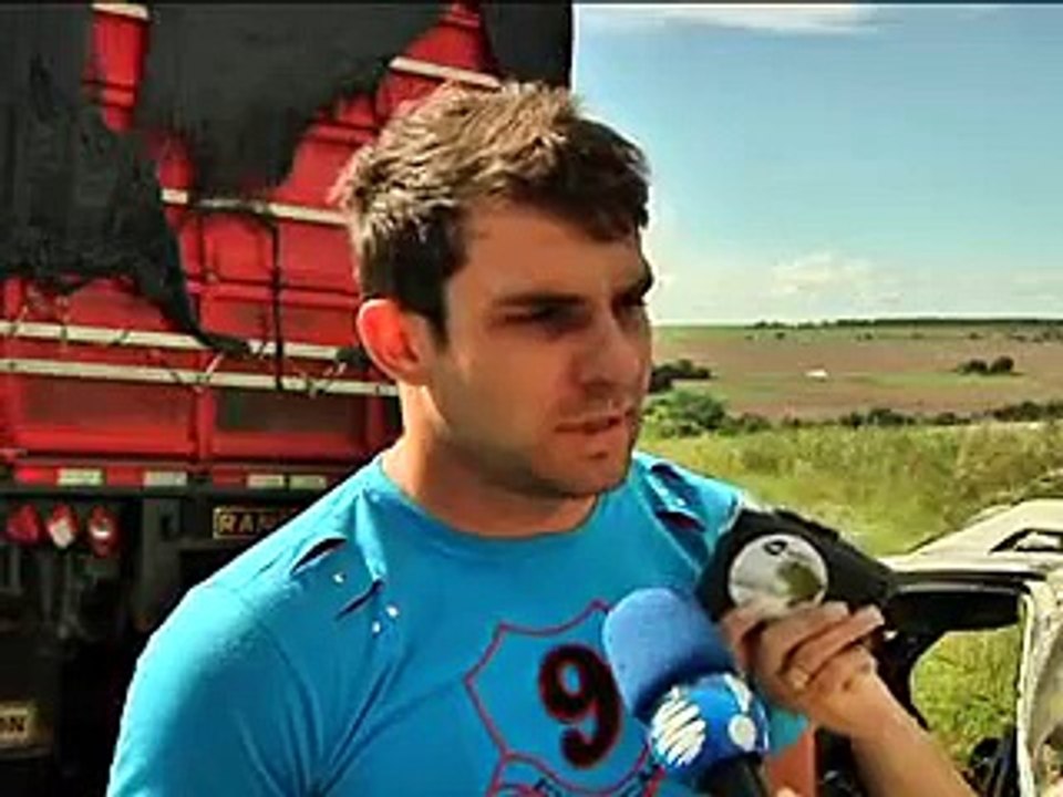 Jornal local: acidente br-020