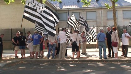 Rassemblement du 30 juin 2015 devant la sous-préfecture de Saint-Nazaire