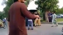 Imran khan nephews Badly beaten by Traffic warden Lahore