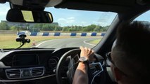 Lewis Hamilton s'essaye au drift en Mercedes E 63 AMG