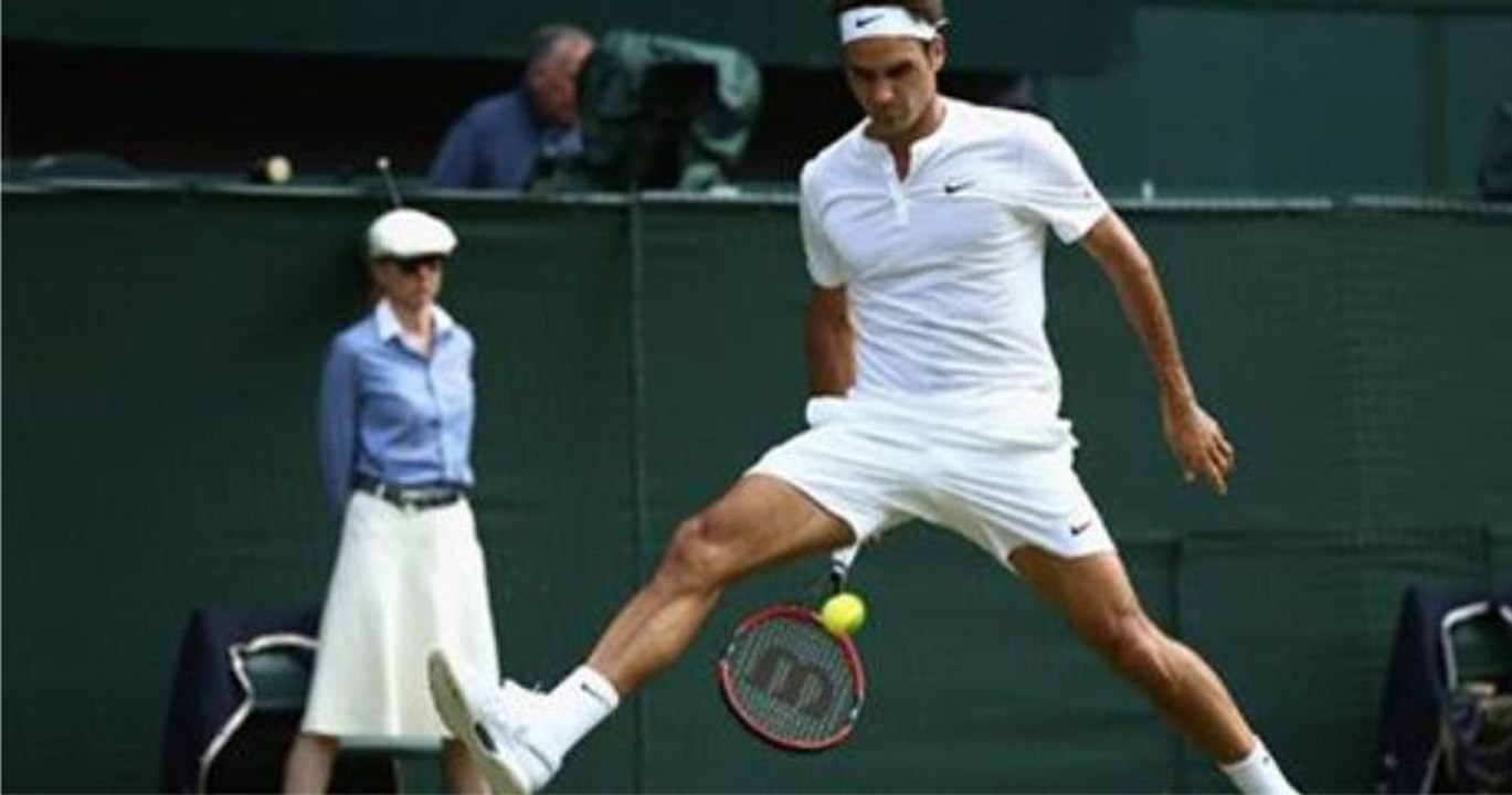 Amazingly Insane shot by Roger Federer