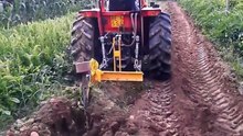 Scavapatate artigianale in azione
