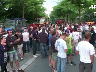 La "nuit de l'élevage en détresse": les agriculteurs haussent le ton