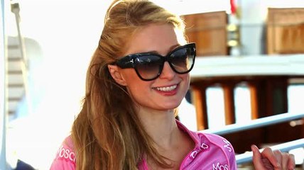 Paris Hilton quizás sabía y recibió dinero para participar en la broma de avión con problemas