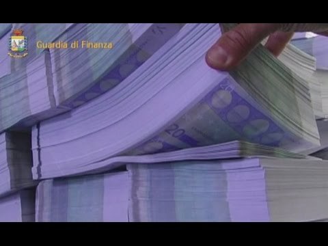 Frattaminore (NA) - Stamperia clandestina, trovati 9 milioni di euro falsi -live- (03.07.15)