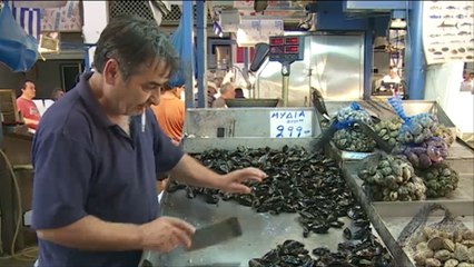 تراجع الحركة التجارية بسبب أزمة السيولة في اليونان