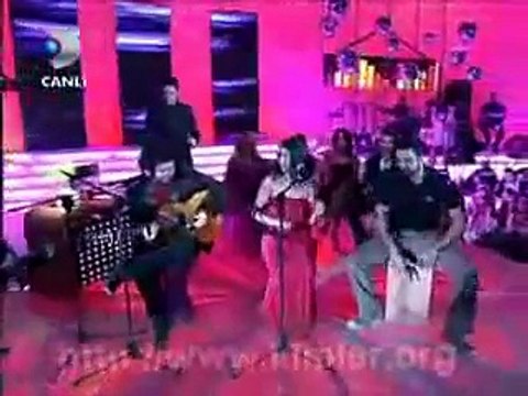 Evlerinin önü boyalı direk (beyaz Show)