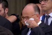 Cazeneuve ému aux larmes aux obsèques de la victime de Saint-Quentin-Fallavier