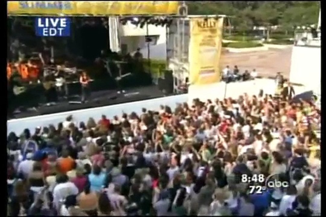 Kelly Clarkson-Sober Live