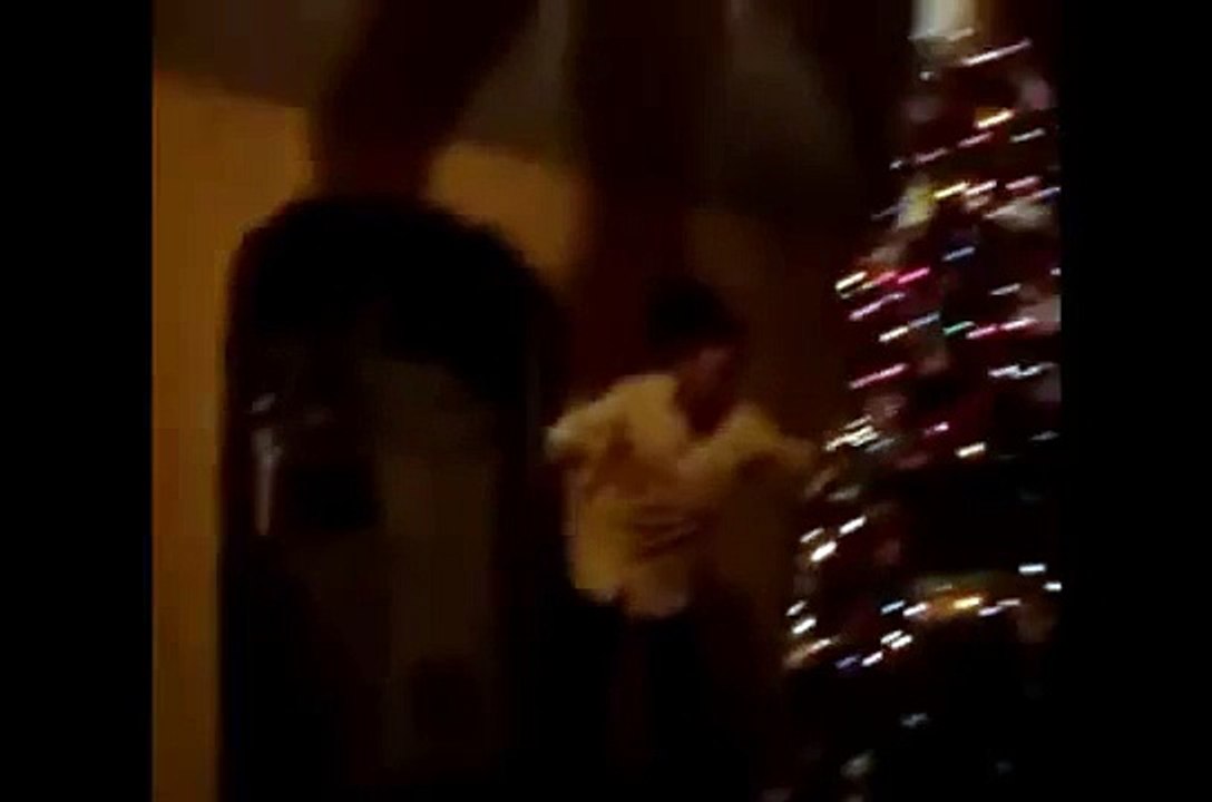 borracho quema arbol de navidad
