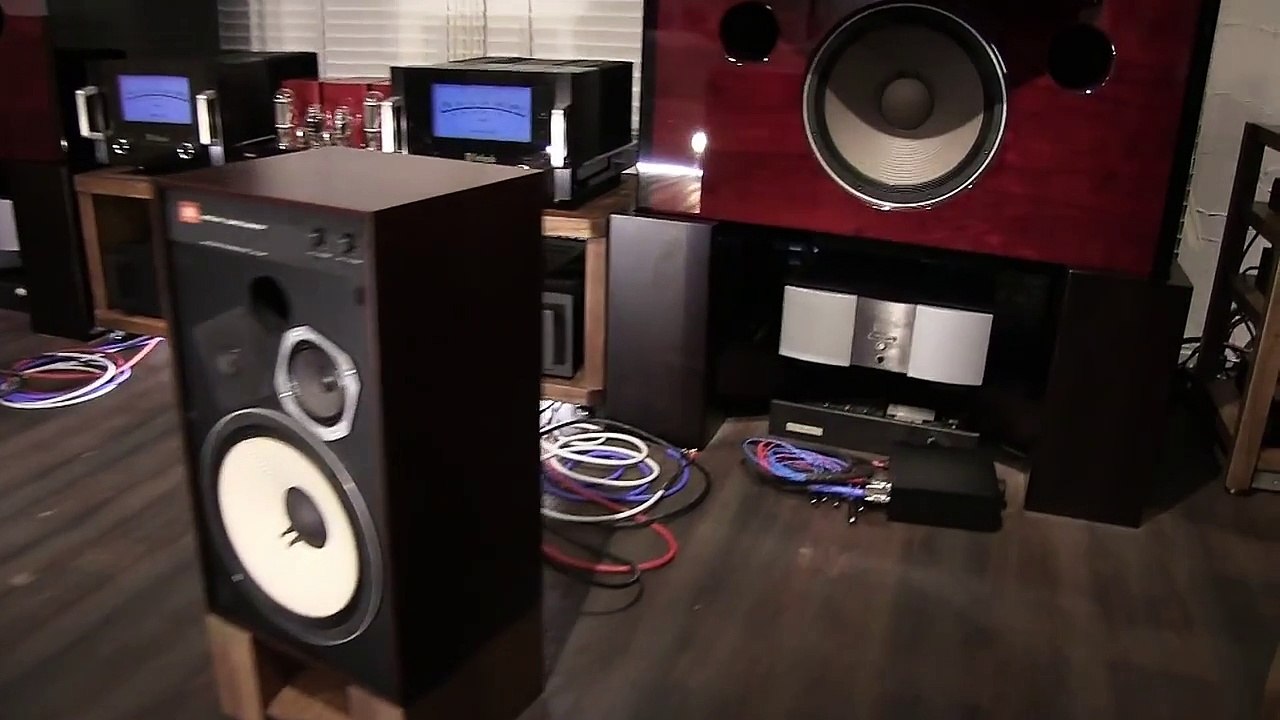 JBL 4312 playing HD 24 bit / 192 kHz Flac file (Kenrick Sound)