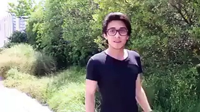 اچانک لڑکے کو کیا ہوا جو یہ لڑکی کو دیکھ کر ایسی حرکتیں کر نے لگا ویڈیو دیکھیں