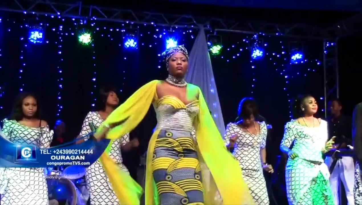 Honorable CINDY LE COEUR dans un concert LIVE tout feu toute flamme journée de la femme 2015