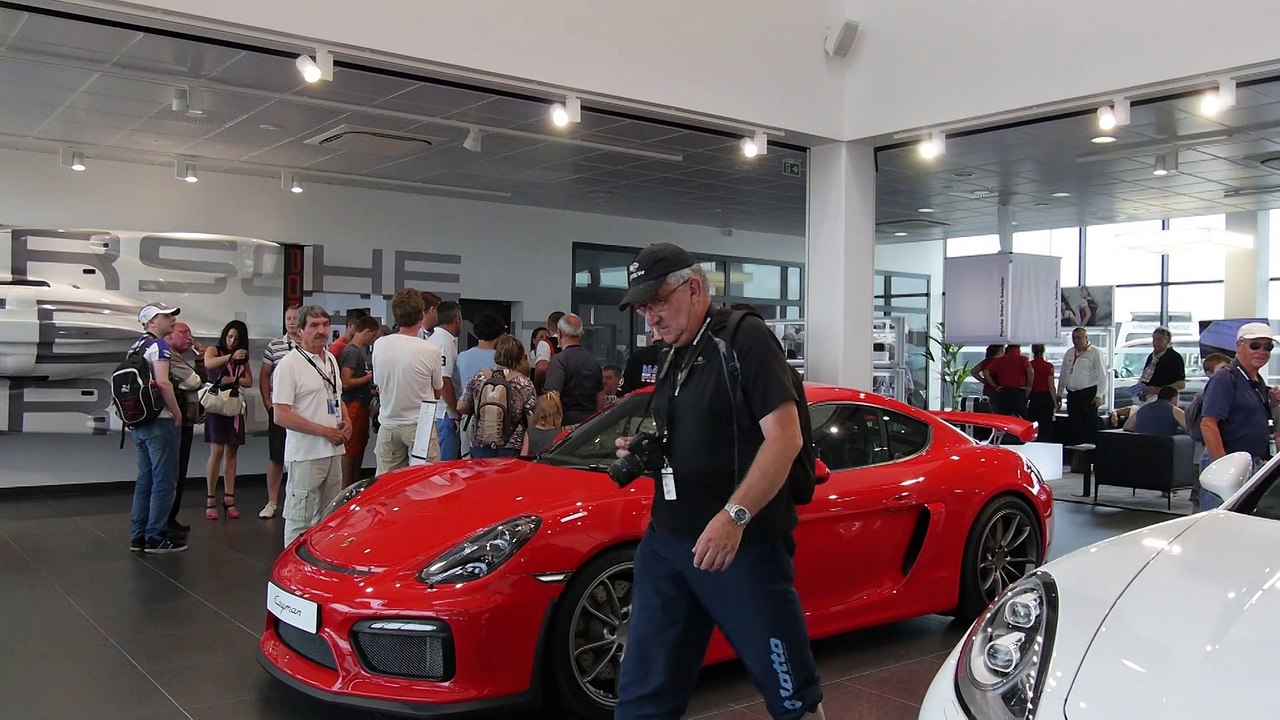 Visitez le Porsche Experience Center au Mans