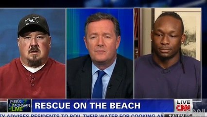 Rescatan 3 niños cuando su madre los llevaba al mar a bordo de un vehículo