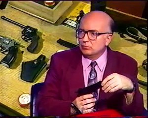 Éjfél körül üzlet'94 - A fegyvernepper és a rendőr