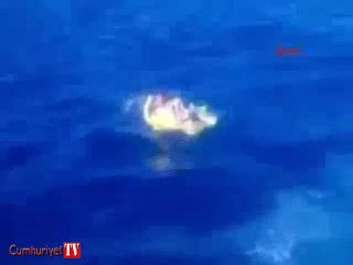 Melda bebek denizde 1 kilometre böyle sürüklendi