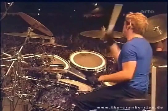 The Cranberries - Zombie (Live Festival Des Vieilles Charrues Carhaix 21-07-2000).avi