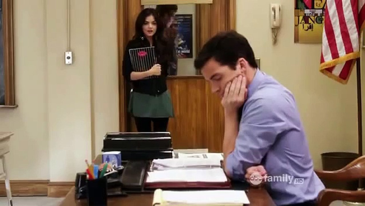 Ian Harding - Ezra & Aria - Pretty Little Liars 1x15 If At First You Don't Succeed, Lie, Lie Again