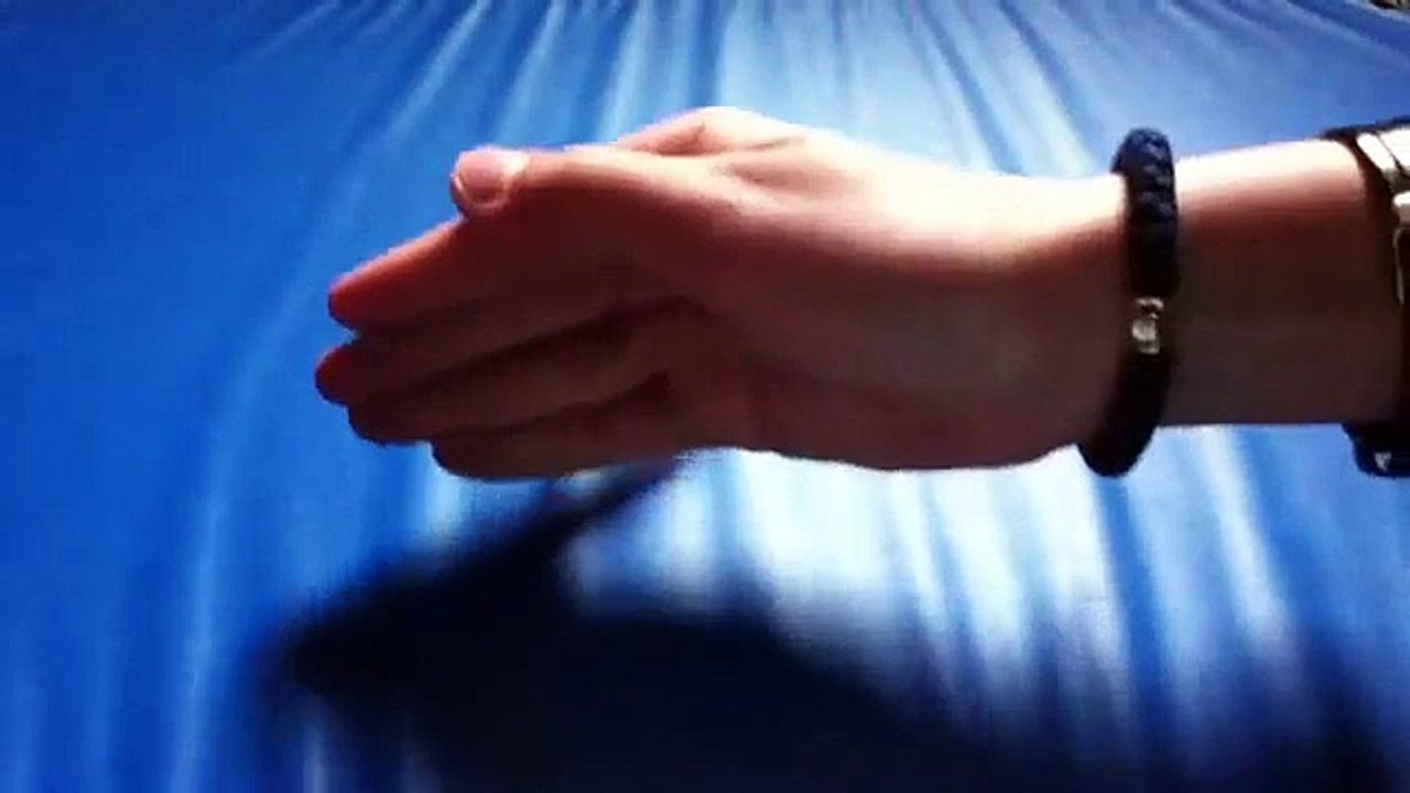 Tour de magie avec une carte