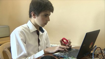 هذه قصتي- فتى فلسطيني يخترع سوارا منبها