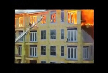 انقاذ رجل من حريق مروع