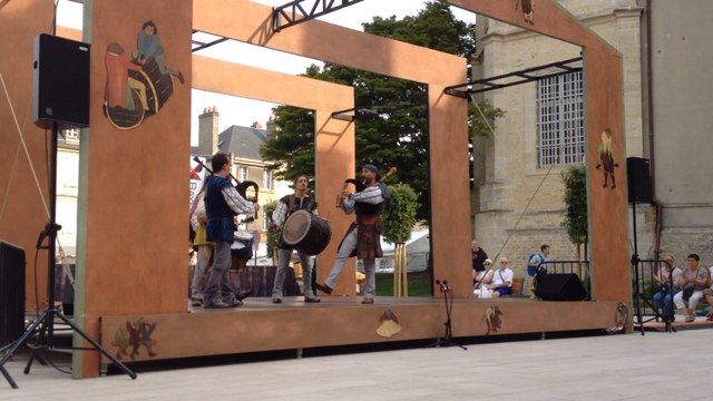 Un numéro de saltimbanque a ouvert les Médiévales