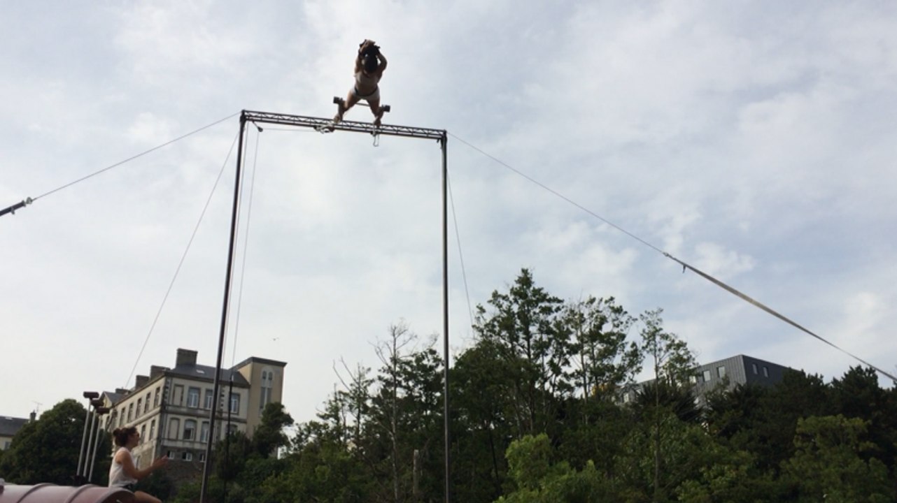 "Sens dessus dessous" par Les Malunés