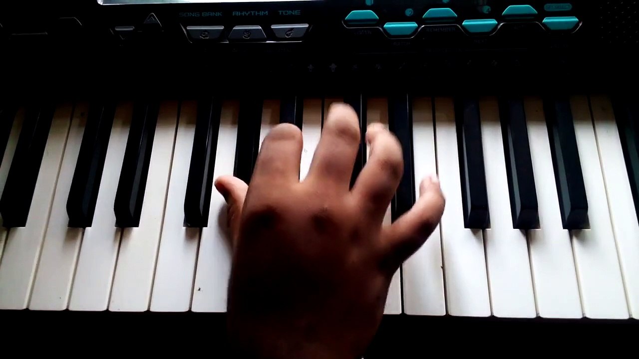 Cham cham karta hai song on piano