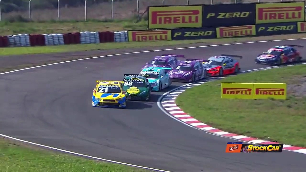 SantaCruz2015 Race 1 Camilo Puncture Gets Hit by Pizzonia Loses Tire