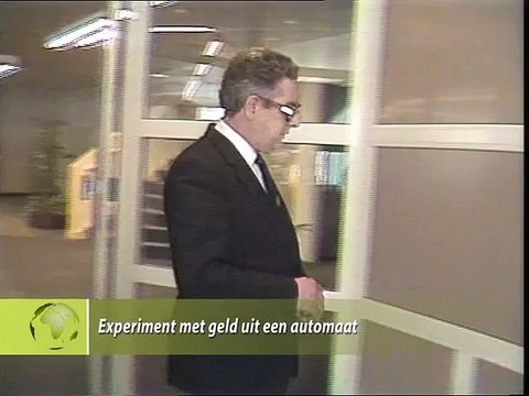 Expiriment met geld uit een automaat - 1984