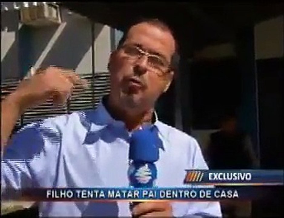 Filho bate em pai