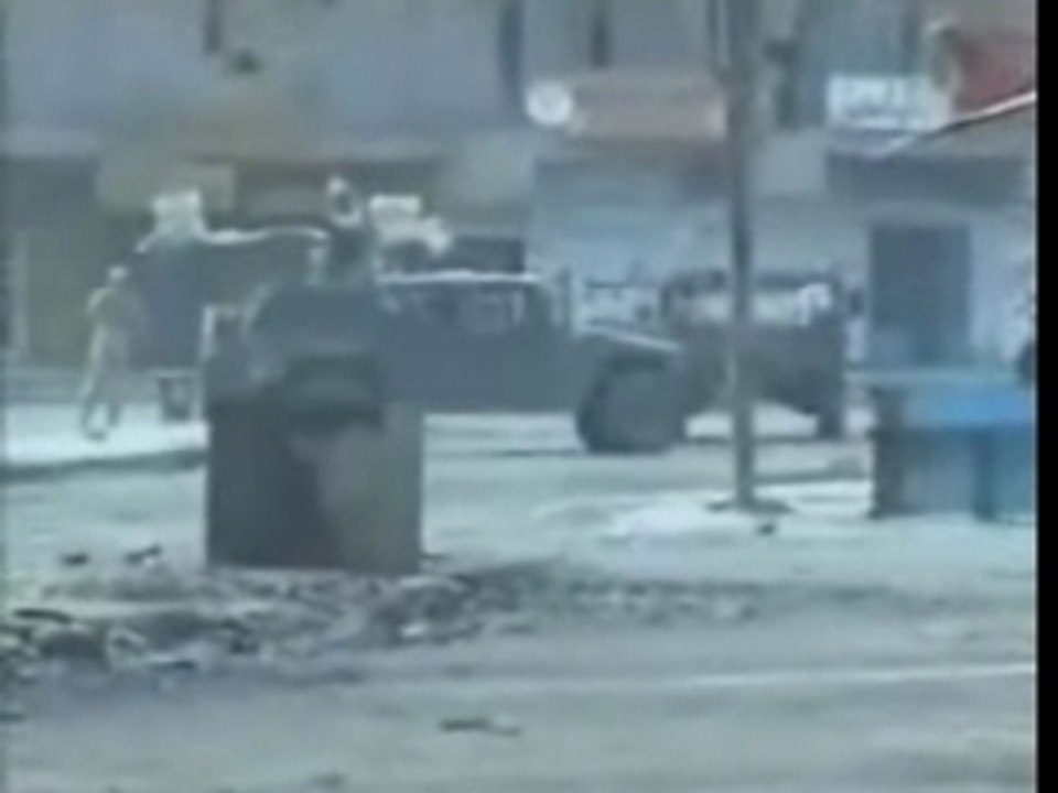 Irak -Rpg Attack Humvee Convoy Ambush