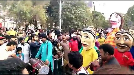 Amazing Dance on Roads of Lahore Pakistan