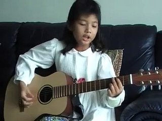 Hannah Montana - Bigger Than Us (8yo kid acoustic cover)