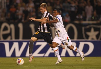 Após estreia de gala, René pede calma com Luis Henrique: 'Está blindado'