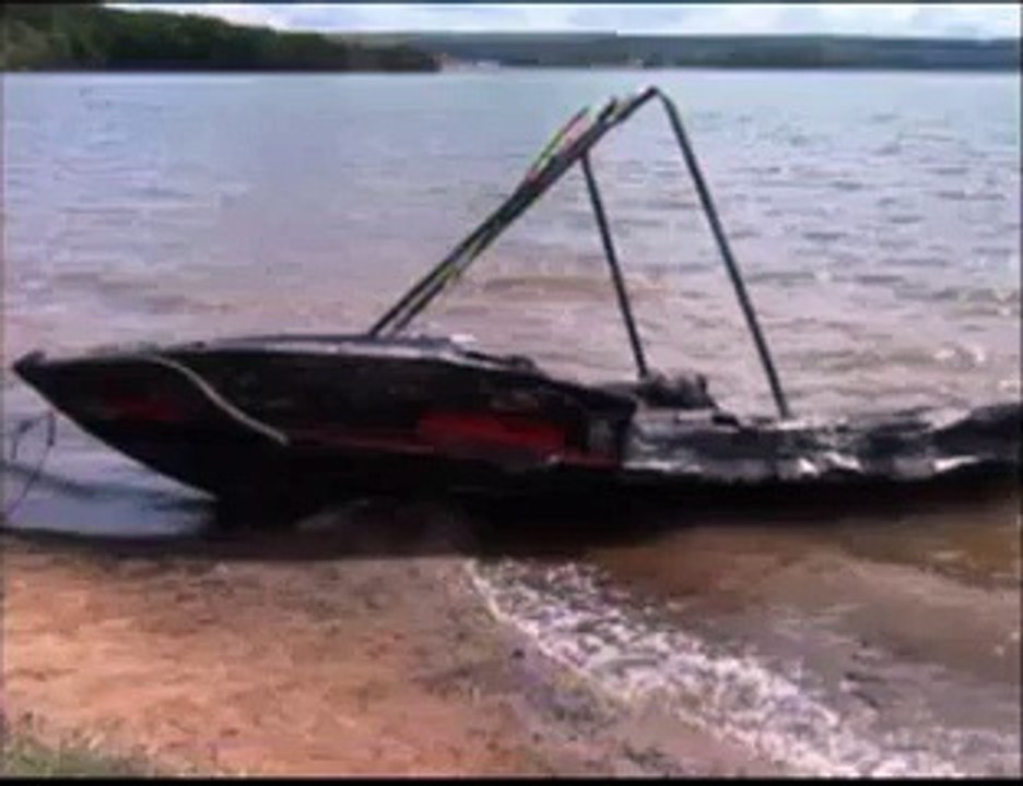 Incêndio no lago