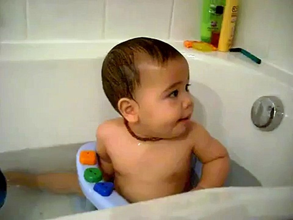 bébé rigolo
