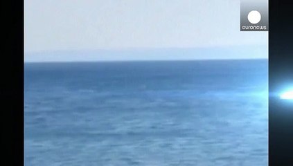 Los guardacostas turcos rescatan a una bebé en el Mar Egeo