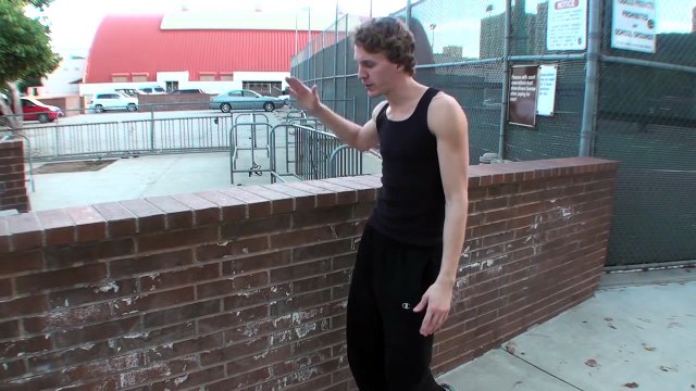 DASH VAULT TUTORIAL ( HOW TO - BEGINNER PARKOUR ) - Jesse La Flair
