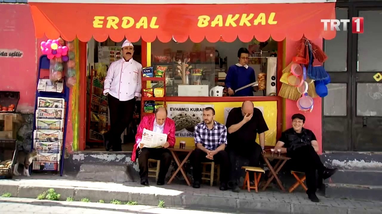 Leyla ile Mecnun: İsmail Abi İspanyolca Konuşuyor - Erdal Bakkal Düşünce Okuyor