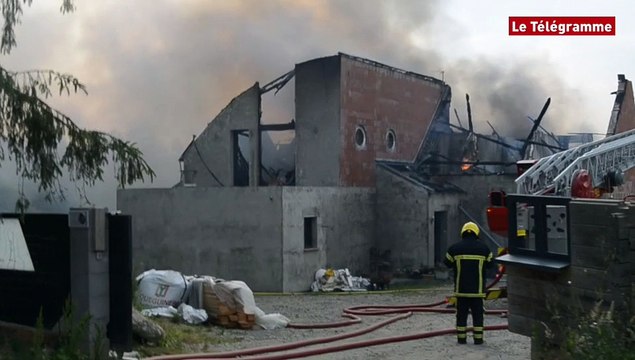Ploubezre (22). Le feu détruit une maison